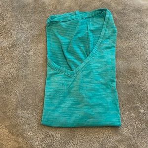 Teal lululemon top, ruffled sleeves